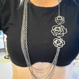 Metal rose necklace